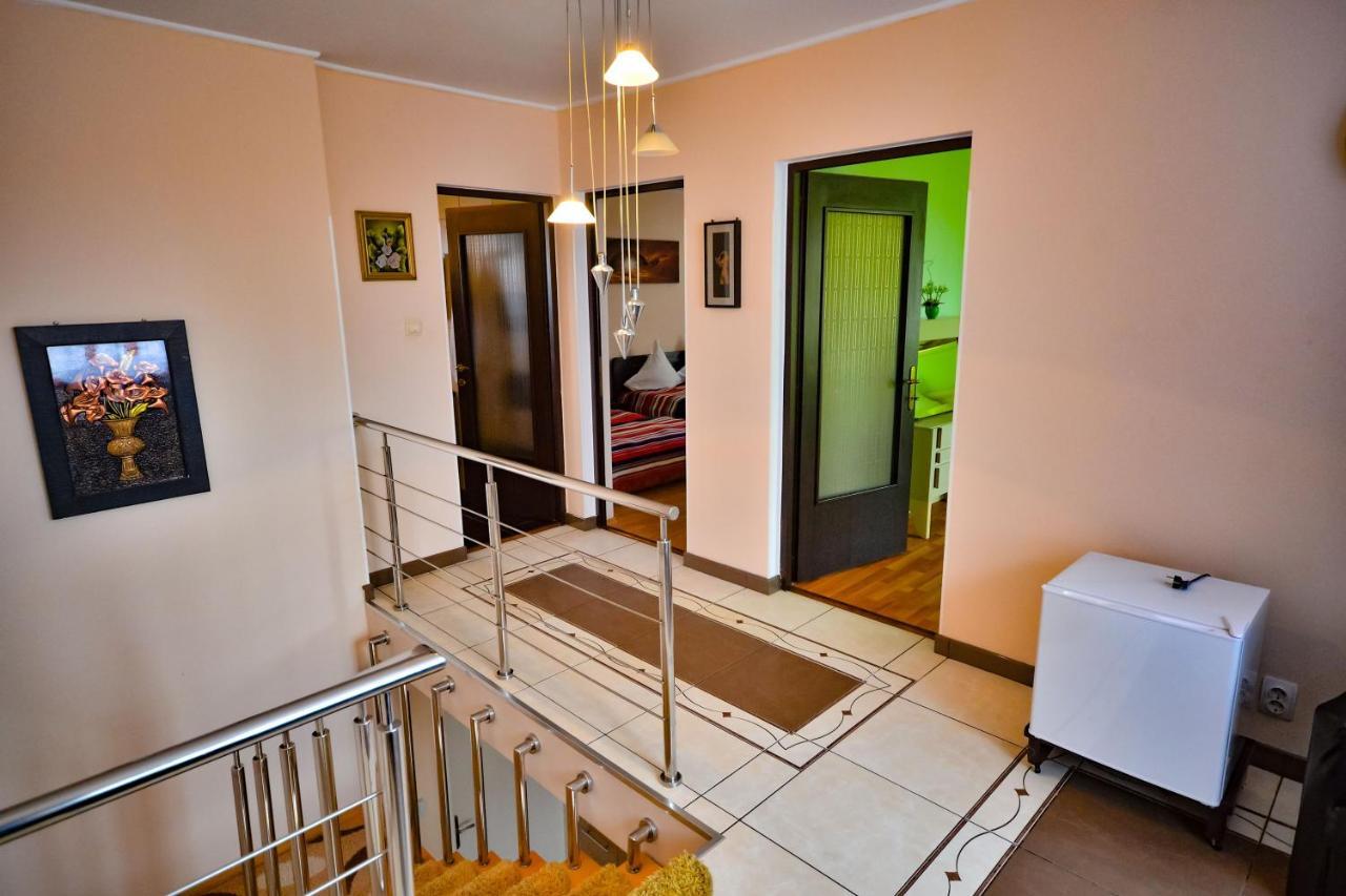 Pensiunea Caro Deva Esterno foto
