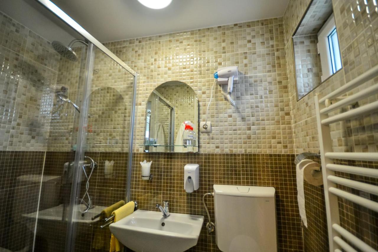 Pensiunea Caro Deva Esterno foto