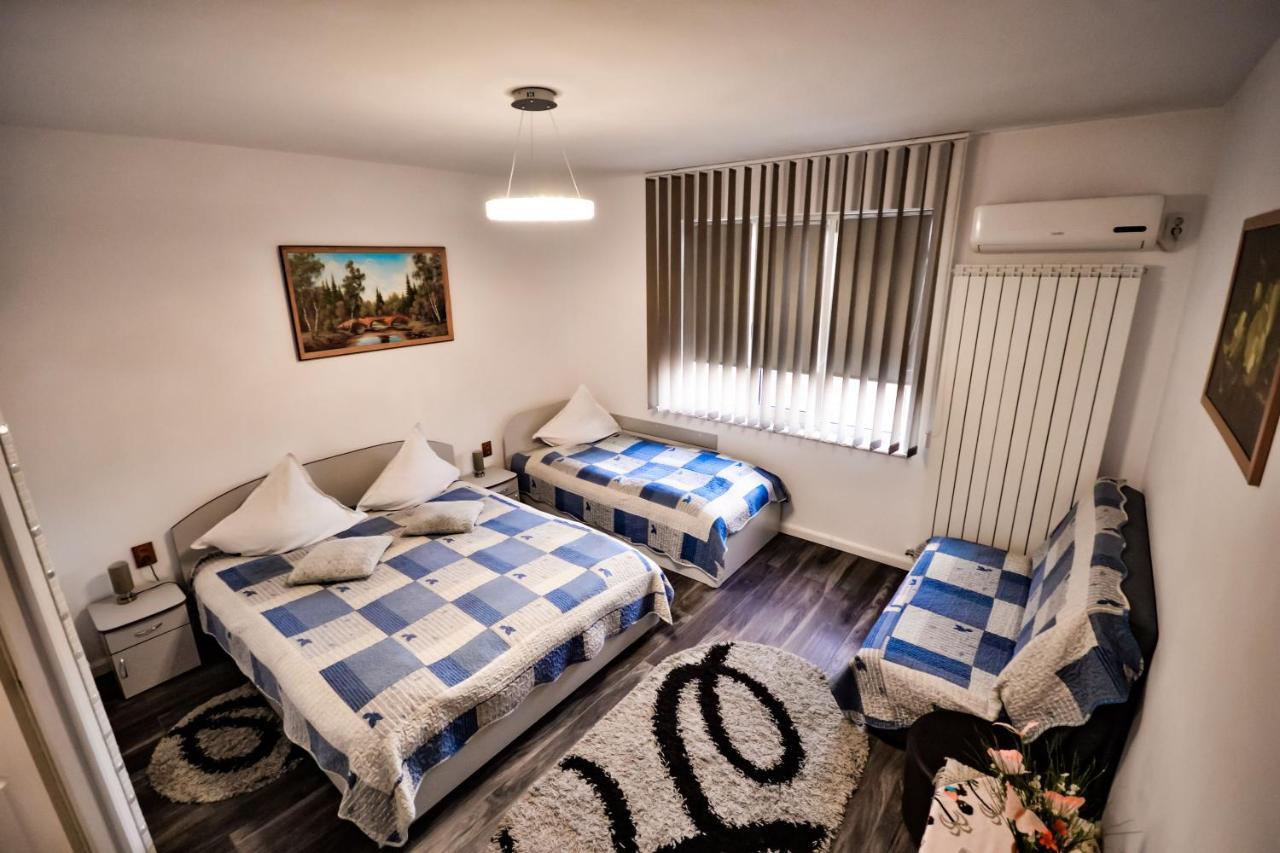 Pensiunea Caro Deva Esterno foto