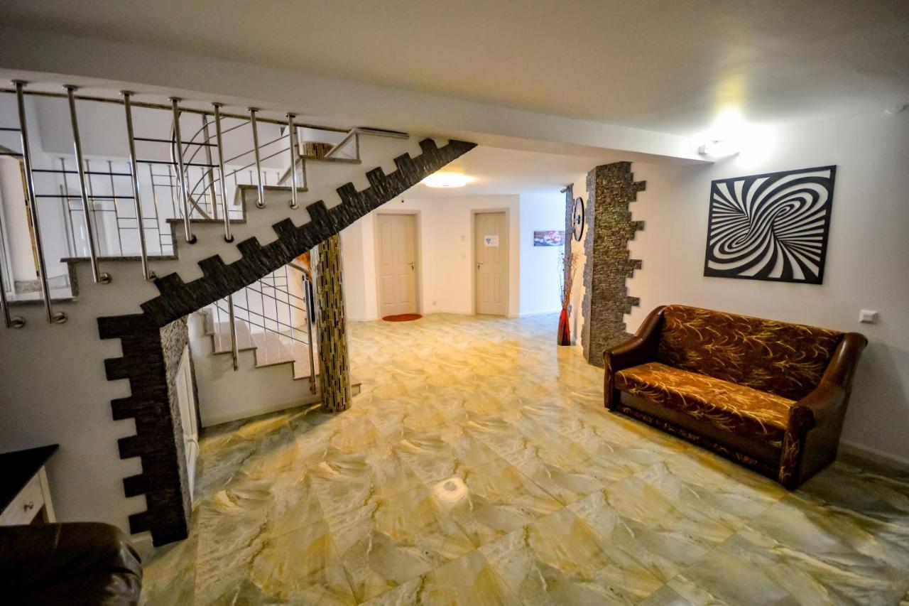 Pensiunea Caro Deva Esterno foto