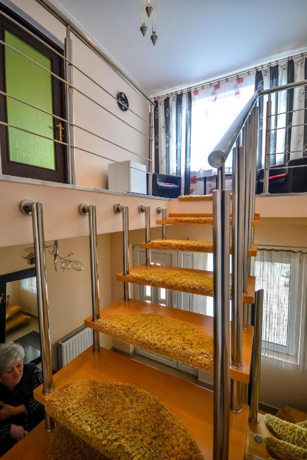 Pensiunea Caro Deva Esterno foto