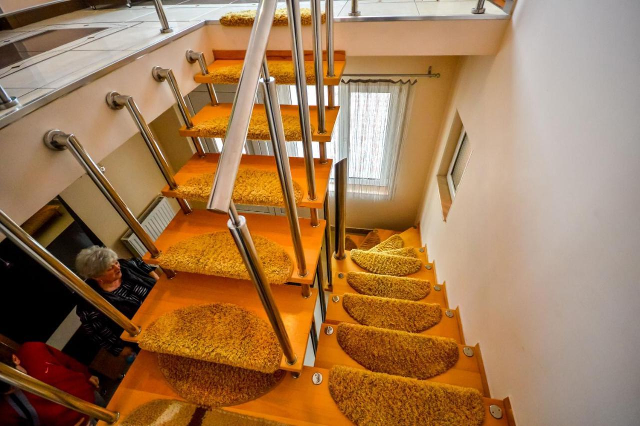 Pensiunea Caro Deva Esterno foto